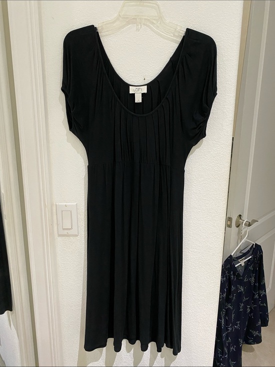 LOFT Dresses & Skirts - LOFT Black Dress - Size 4 - Excellent Condition